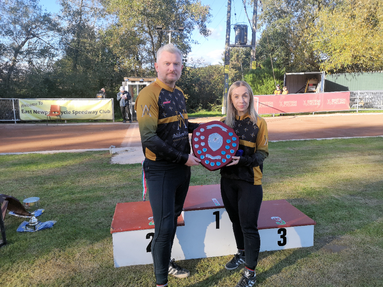 ChicMackieAwardToLucyWhitehead